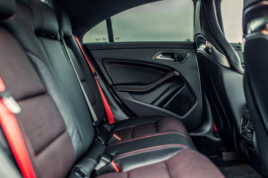  Mercedes-Benz CLA45 AMG 2013 года  (UK) (фото 28 из 30)